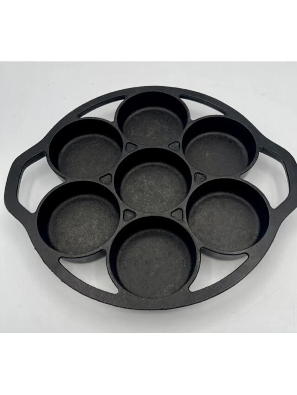 Cracker Barrel Old Country Store Cast Iron Biscuit Cake Pan By Cast Iron NWOT
